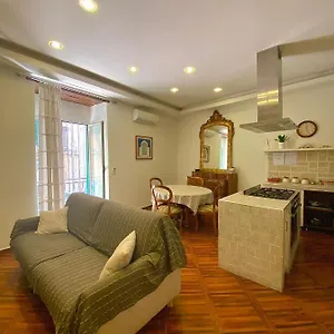 Trinita Degli Spagnoli House , Nápoles Italia
